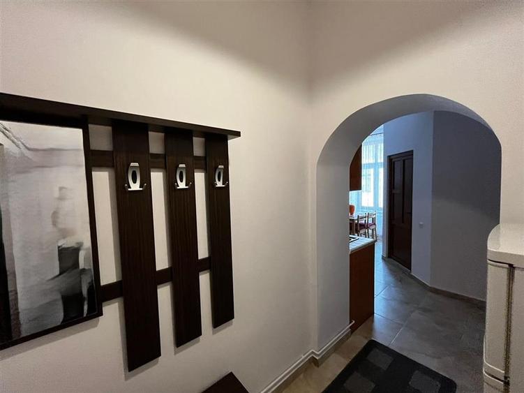 Apartament cu 2 camere semidecomandat, mobilat în Ultracentral