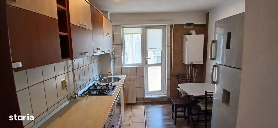 Apartament cu 3 camere decomandat în Central