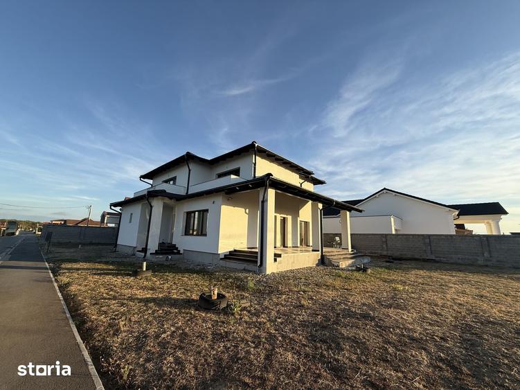Casă cu 3 camere cu Teren 684 Mp în Sânmartin