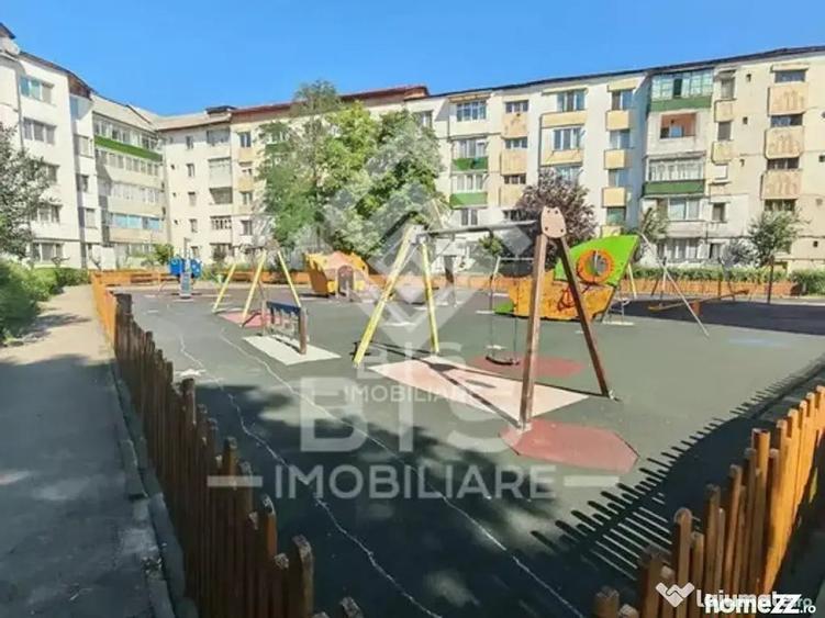 Apartament cu 4 camere decomandat în Independenței