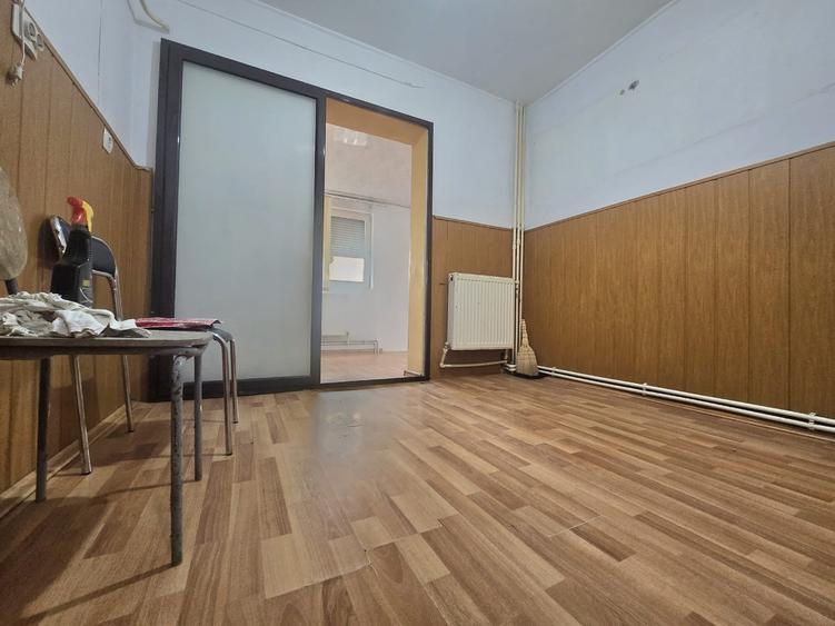 Apartament cu 2 camere decomandat în Calarași 4