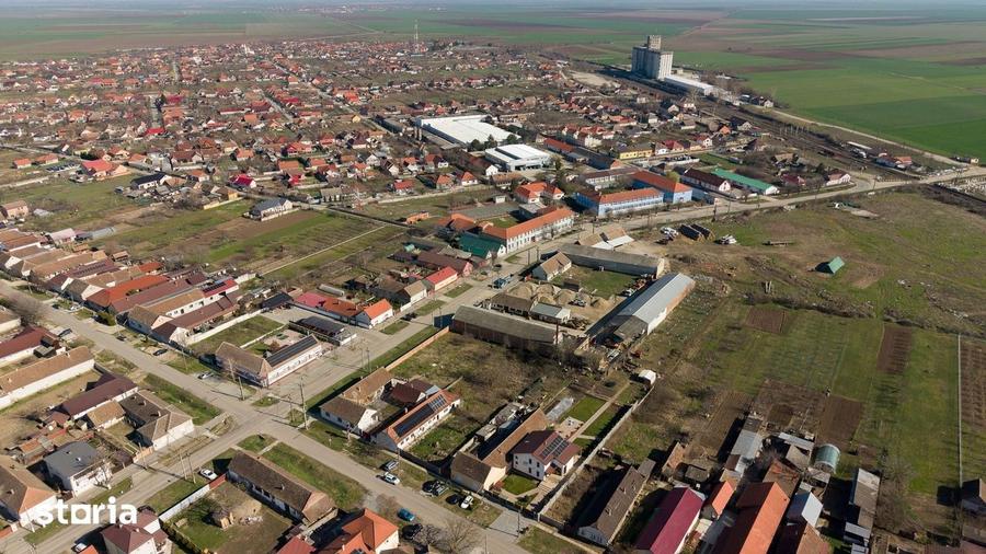Casă cu 3 camere cu Canalizare în Central