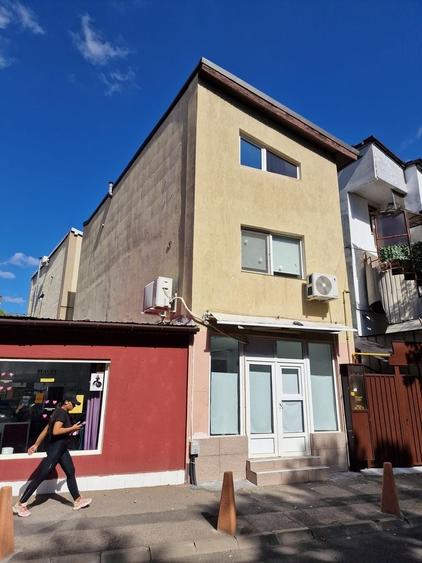 Casă individuală cu 5 camere cu Canalizare în Eroii Revoluției