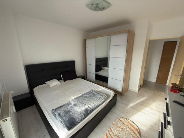 Apartament cu 3 camere decomandat, mobilat în Republicii