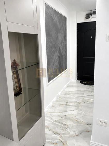 Apartament cu 3 camere decomandat, mobilat în Complex Studențesc
