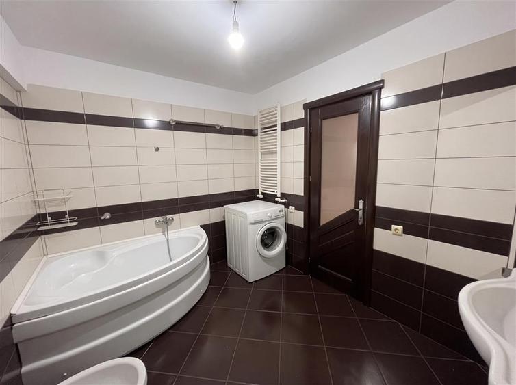 Apartament cu 3 camere decomandat în Obcini