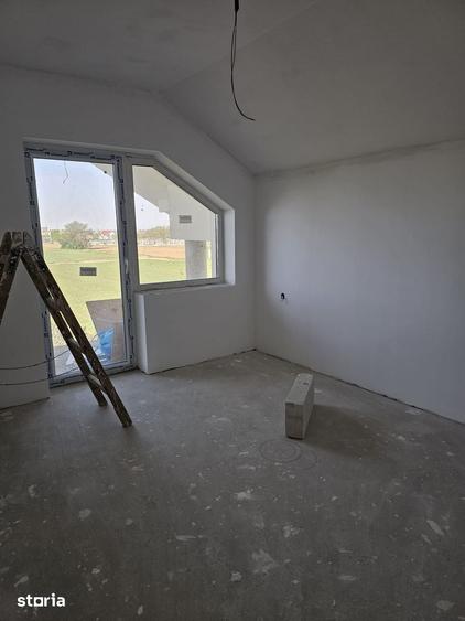 Casă cu 4 camere cu Teren 500 Mp în Oncea