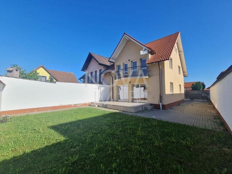 Casă individuală cu 4 camere cu Canalizare în Șelimbăr