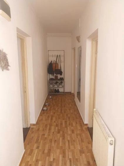 Apartament cu 2 camere semidecomandat, mobilat în Podul de Fier