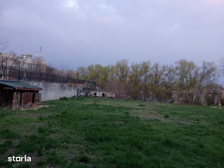 Teren de 2000 mp, în Dămăroaia