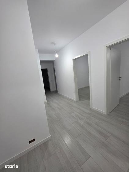 Apartament cu 3 camere în Tractorul