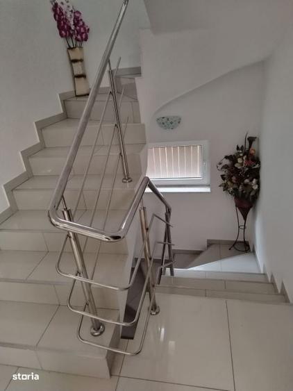 Casă cu 4 camere în Central