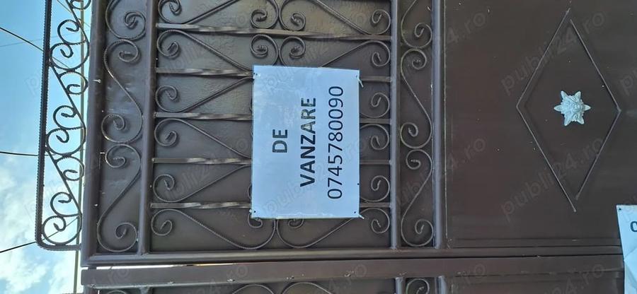 Casă cu 5 camere în Ineu