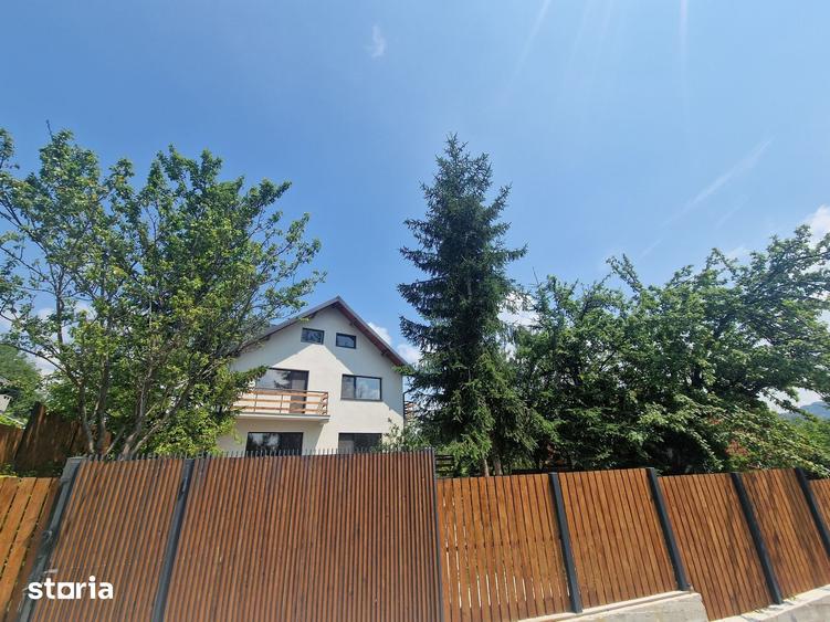 Casă cu 5 camere cu Teren 700 Mp în Ghioșești