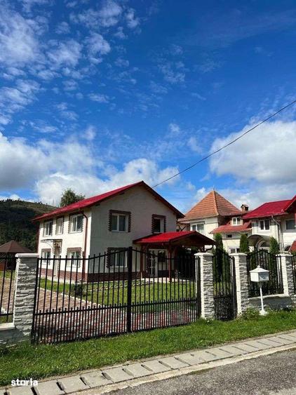 Casă cu 4 camere cu Teren 1700 Mp în Lerești