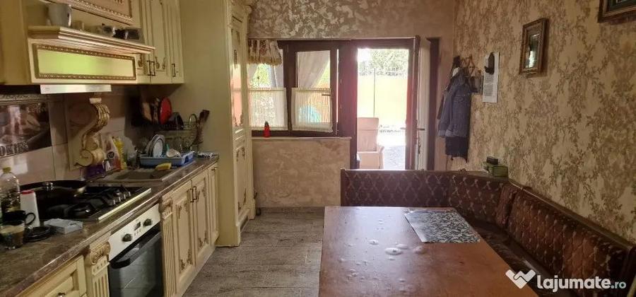 Casă cu 6 camere cu Teren 698 Mp în Sânmartin