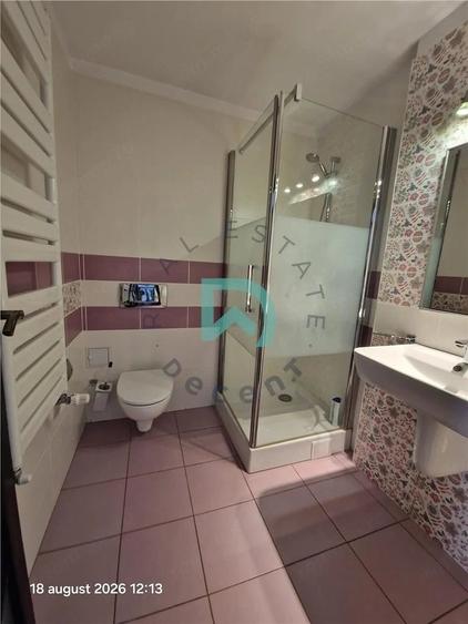 Casă cu 7 camere cu Teren 1000 Mp în Central