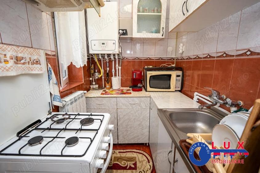 Apartament cu 3 camere semidecomandat în Neptun