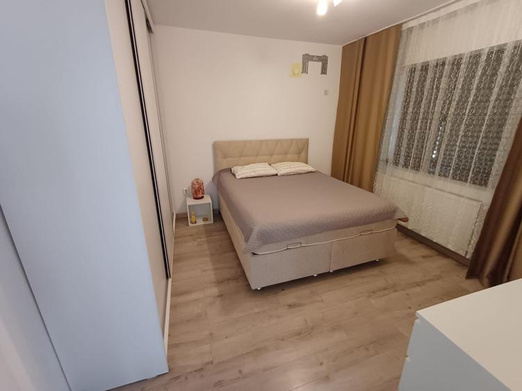 Apartament cu 3 camere semidecomandat în Militari