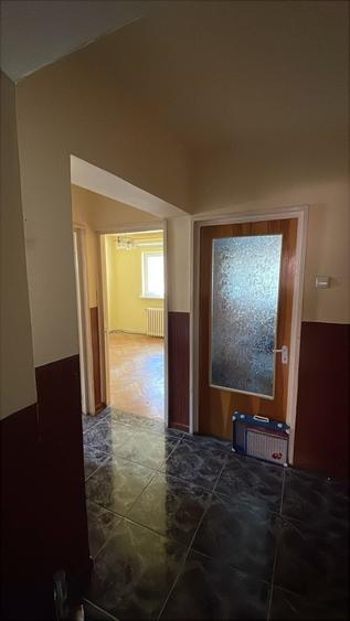 Apartament cu 4 camere decomandat în Central