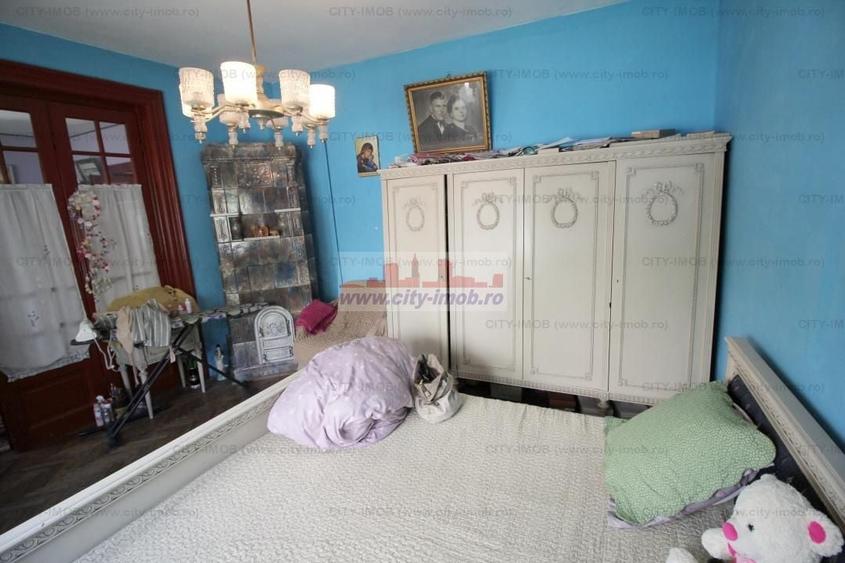 Casă individuală cu 5 camere decomandat cu Canalizare în Timpuri Noi