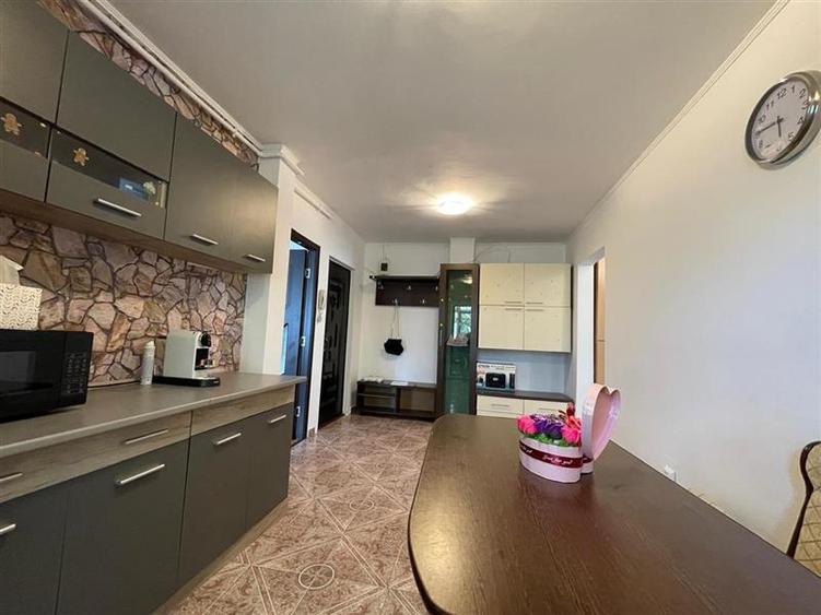 Apartament cu 2 camere decomandat, mobilat în C5