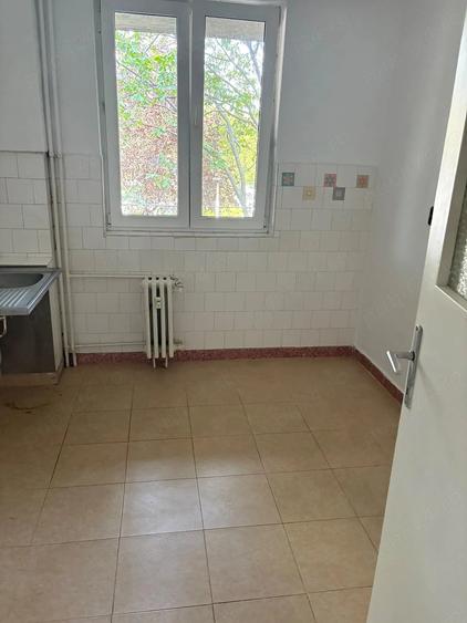 Apartament cu 3 camere decomandat în Rogerius