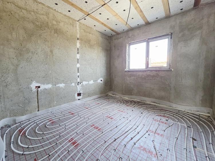 Casă cu Teren 470 Mp în Costi