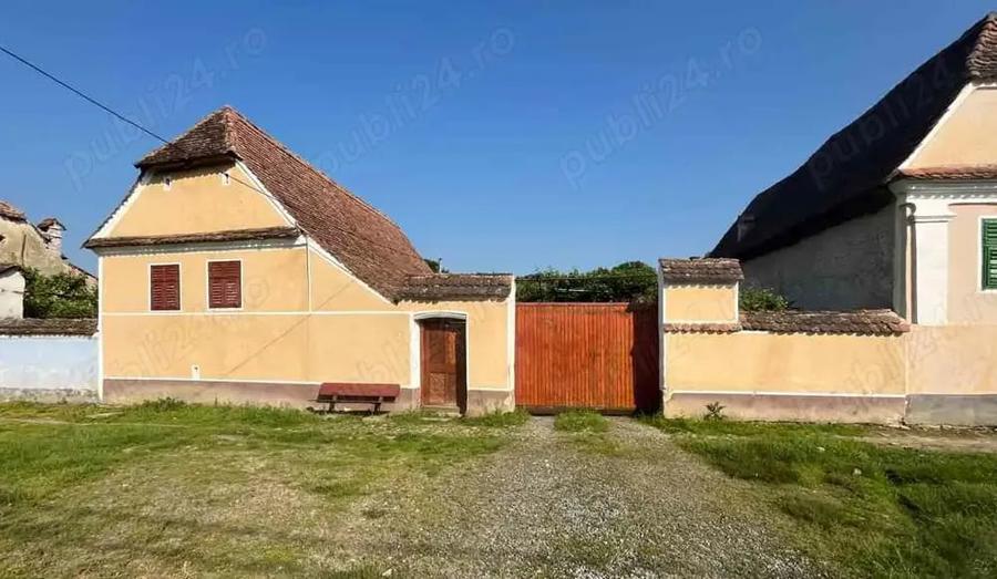 Casă cu 4 camere cu Teren 2200 Mp în Viscri