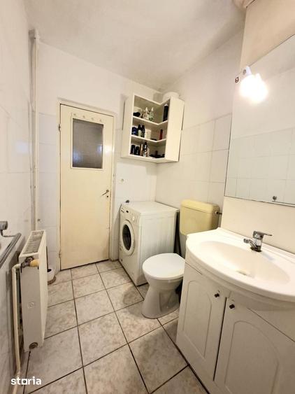 Apartament cu 4 camere semidecomandat în Central