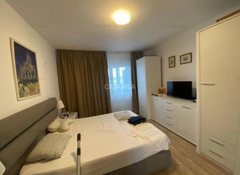 Apartament cu 3 camere semidecomandat în P-ța Unirii