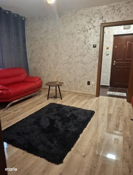 Apartament cu 3 camere semidecomandat în Calea Severinului