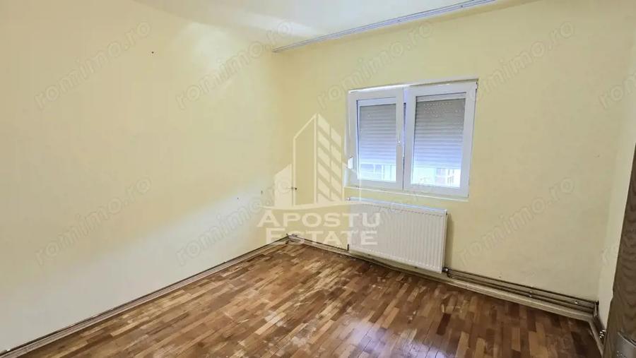 Apartament cu 3 camere decomandat în Aradului