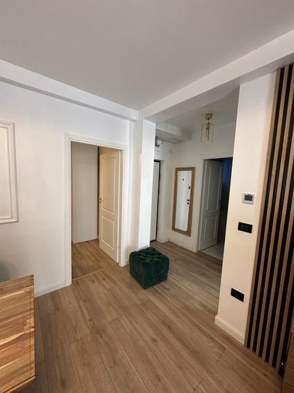 Apartament cu 3 camere semidecomandat în Giulești