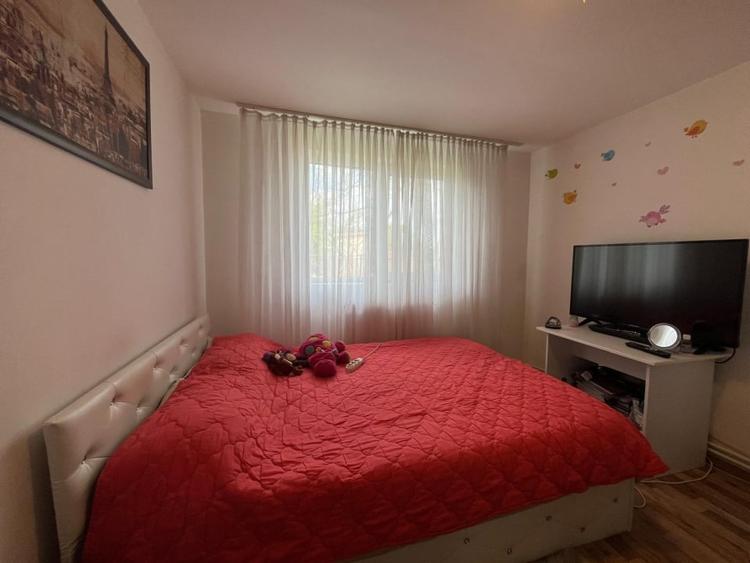 Casă individuală cu 8 camere cu Teren 2354 Mp în Malu Mare