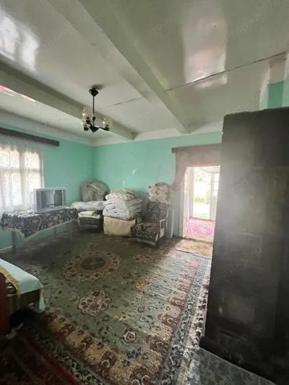 Casă cu 3 camere cu Teren 800 Mp în Siret