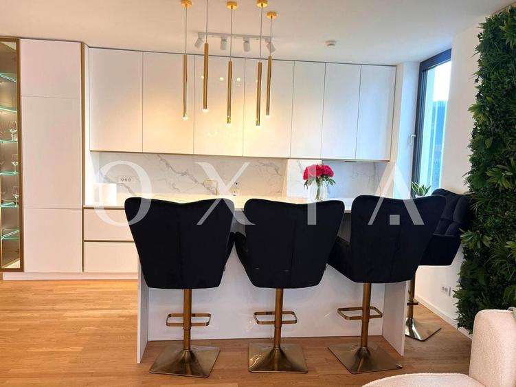 Apartament cu 4 camere semidecomandat, mobilat în Tipografilor