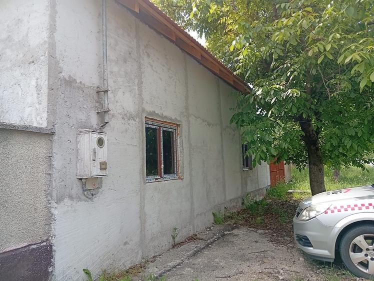Casă cu 2 camere în Bârsa