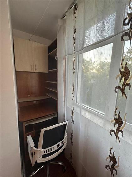 Apartament cu 3 camere semidecomandat în Podu Roș