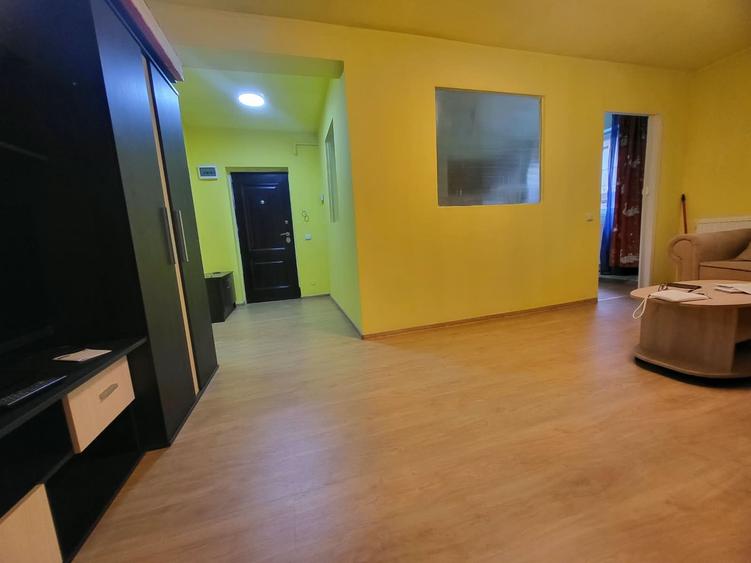 Apartament cu 2 camere semidecomandat în Florești