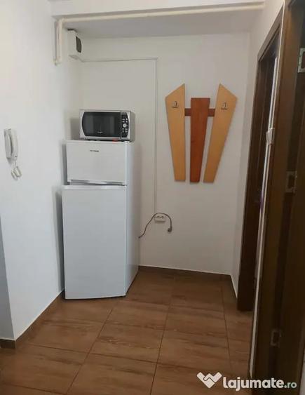 Garsonieră decomandată în Central
