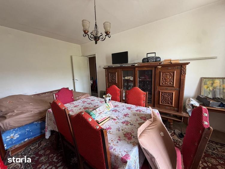 Apartament cu 3 camere nedecomandat în Podu Roș