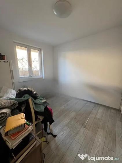 Casă cu 7 camere cu Teren 670 Mp în Săsar