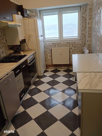 Apartament cu 3 camere semidecomandat în Obor