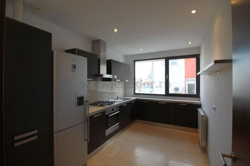 Apartament cu 4 camere decomandat, mobilat în Dorobanți