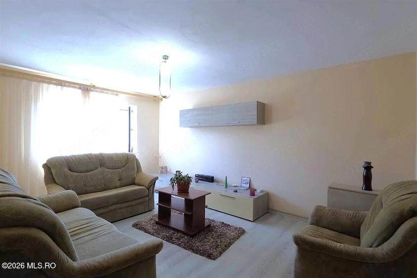 Apartament cu 2 camere decomandat în Far