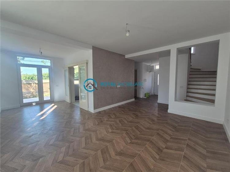 Duplex cu 5 camere cu Piscina în Păulești