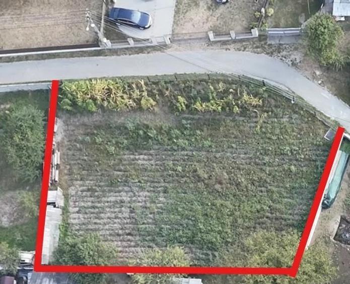 Teren de 600 mp, în Rus