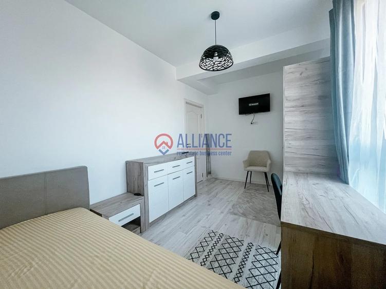 Apartament cu 3 camere decomandat, mobilat în Palazu Mare