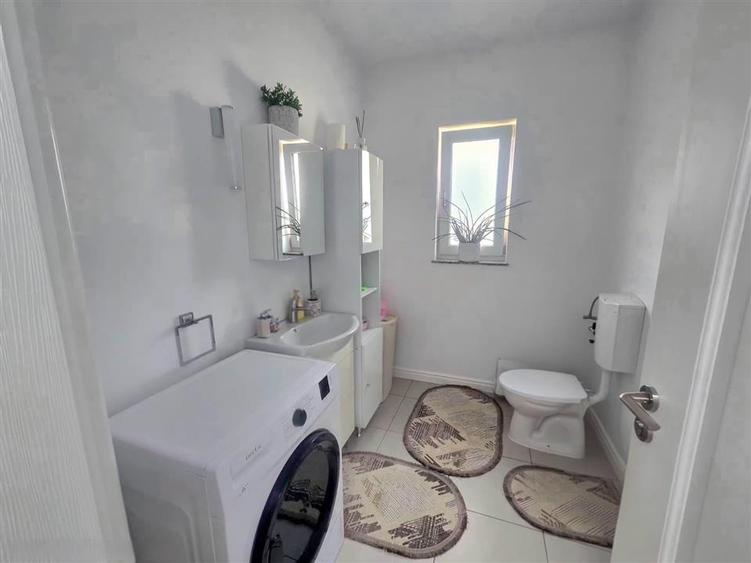 Casă individuală cu 5 camere cu Teren 286 Mp în Moara